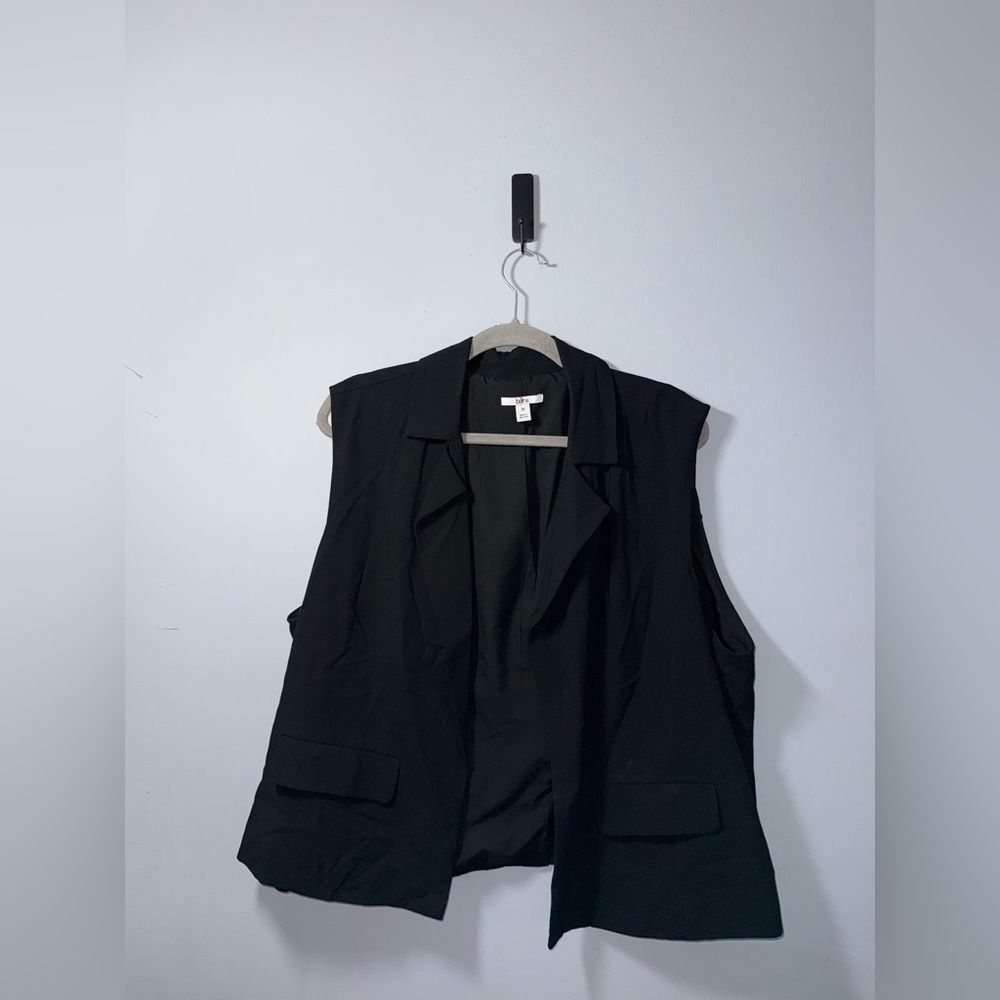 Bar III women’s Black Open-Front Vest Top Size 2XL EUC career business neutral
